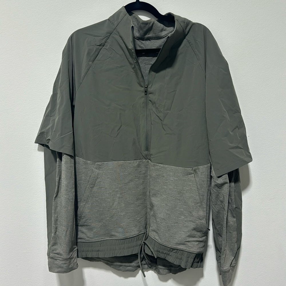 Lululemon pullover windbreaker in sage green like new